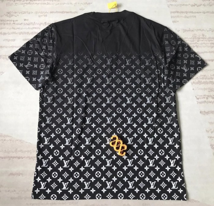 Louis Vuitton Dress Shirt Mens Luxurious Style for the Modern Man