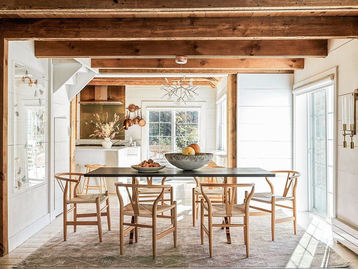 How to Decorate a Traditional Dining Room Table with Style